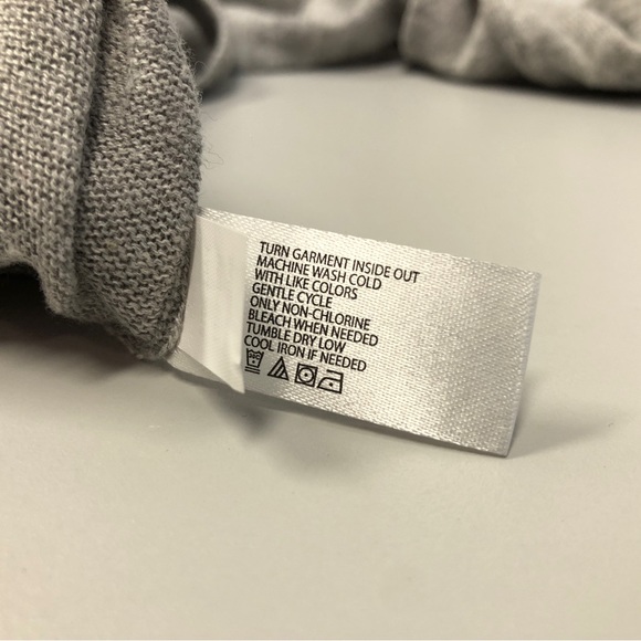 Ladies Grey Polo Brand V Neck Sweater, Grey with white polka dots, Sz L - Picture 8 of 12